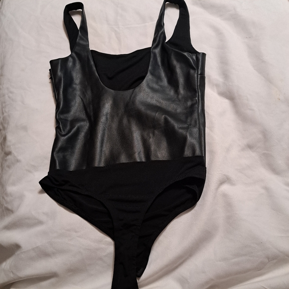 Faux Leather Bodysuit Size M - Picture 15 of 15